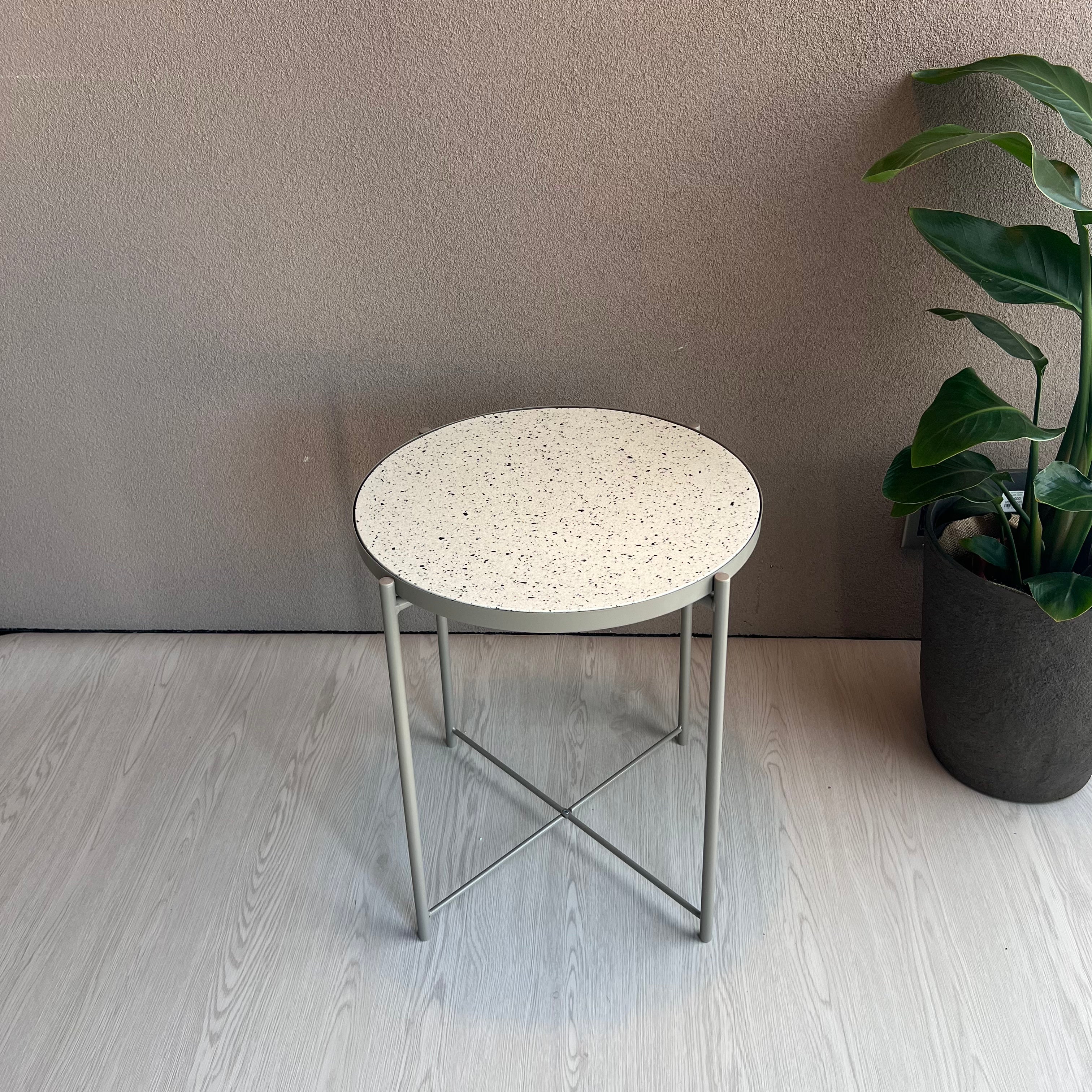 あきの家づくりコラボ商品/ビールストーン/サイドテーブル/petit Ant01 丸　直径45cm高さ53cm/ホワイト・グリーン・ベージュ